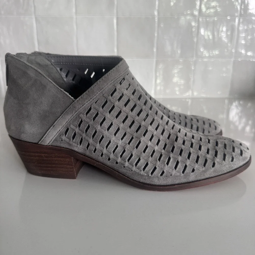 Vince Camuto Pekkan Ankle Bootie Women 8 Grey Perforated Suede‎ Block Heel